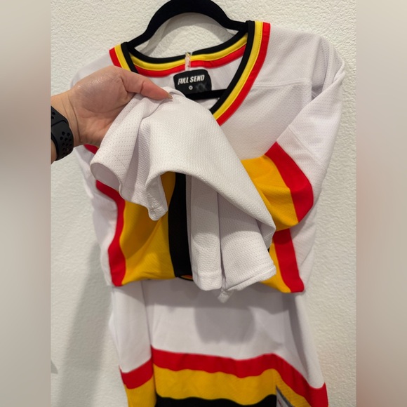 Full Send Vancouver Canucks Throwback Hockey Jersey White Red Yellow Black - Picture 3 of 7